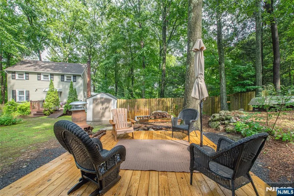 17 Highland Road Bloomingdale, NJ 07403