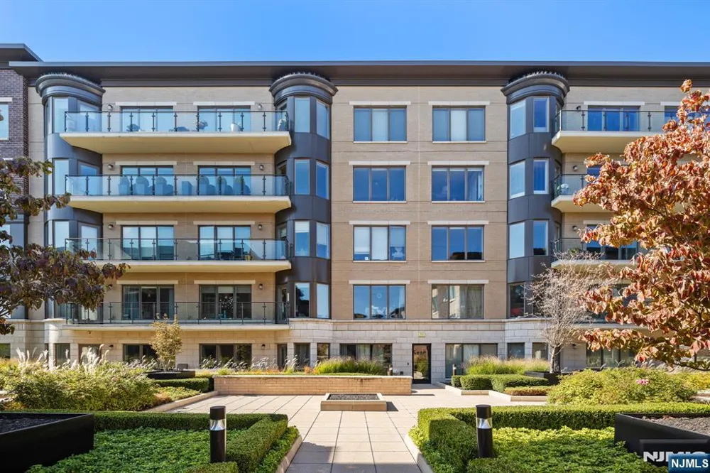 100 Eton Row 203 Weehawken, NJ 07086