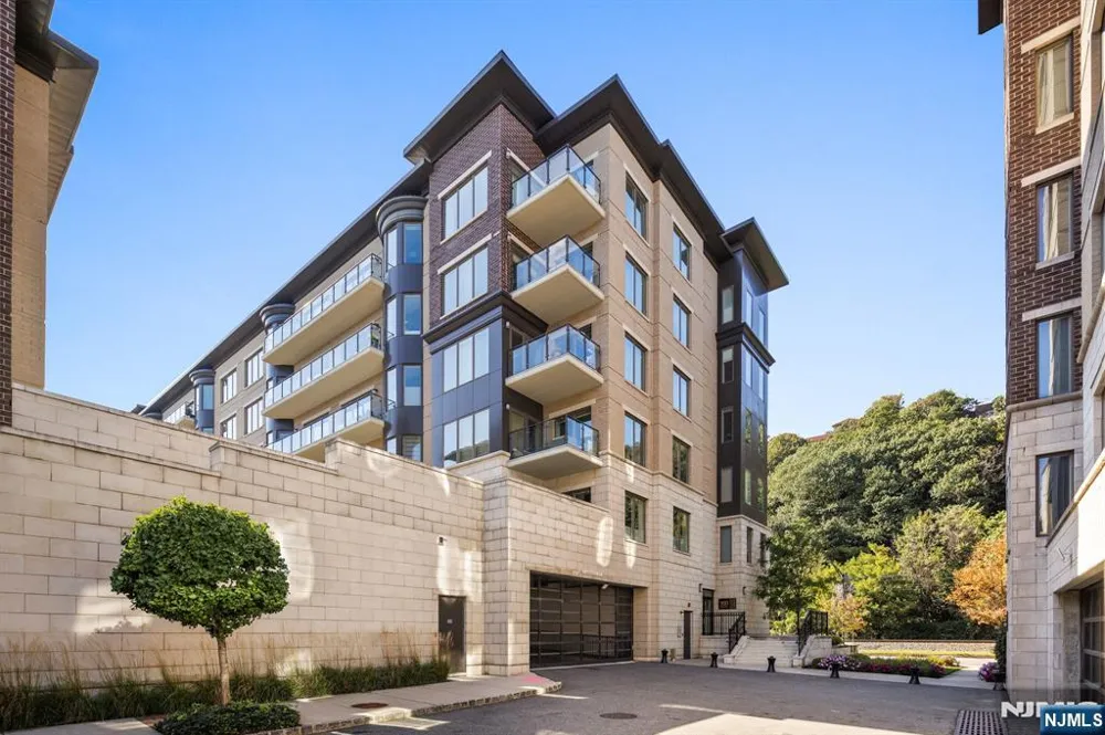 100 Eton Row 203 Weehawken, NJ 07086