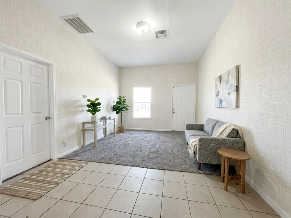 3710 Holmes Road #B Houston, TX 77051