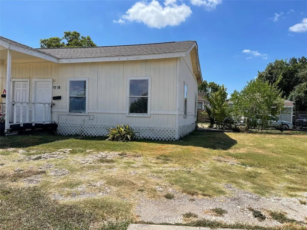 3710 Holmes Road #B Houston, TX 77051