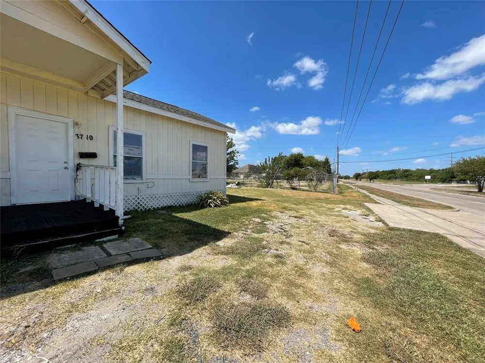 3710 Holmes Road #B Houston, TX 77051