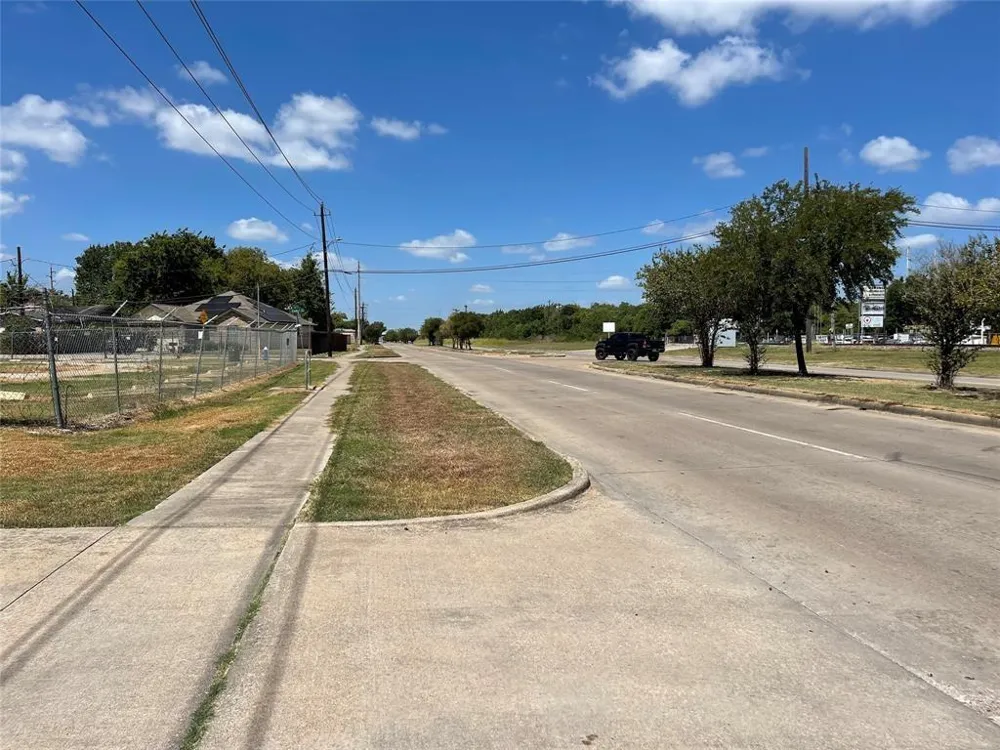 3710 Holmes Road #B Houston, TX 77051