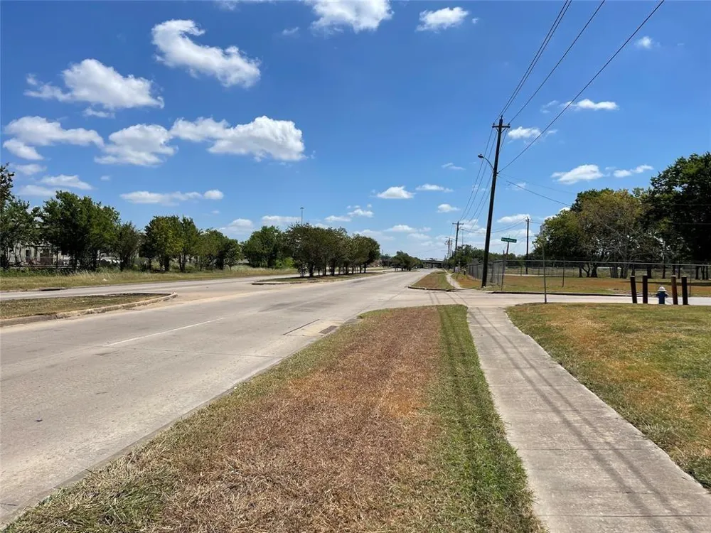 3710 Holmes Road #B Houston, TX 77051