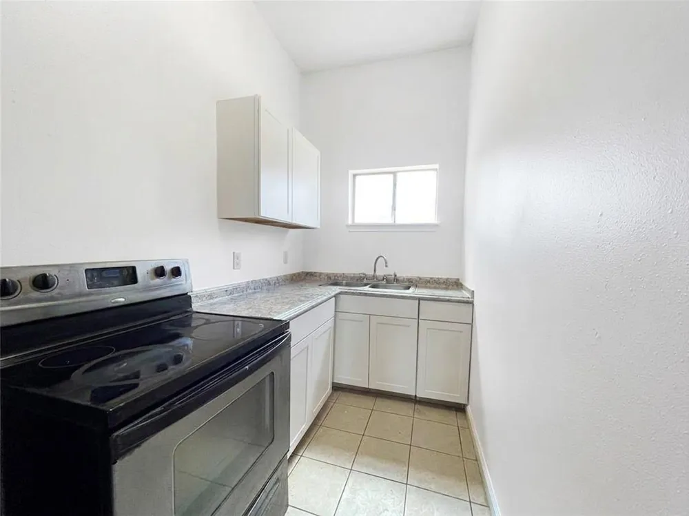 3710 Holmes Road #B Houston, TX 77051