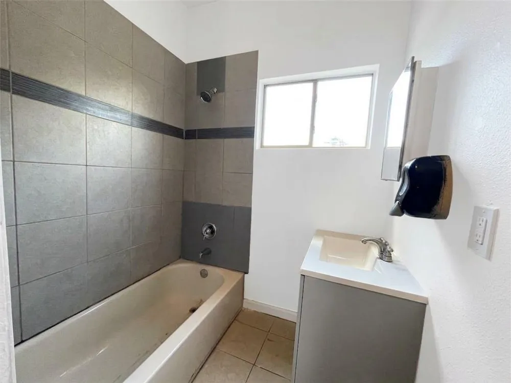 3710 Holmes Road #B Houston, TX 77051
