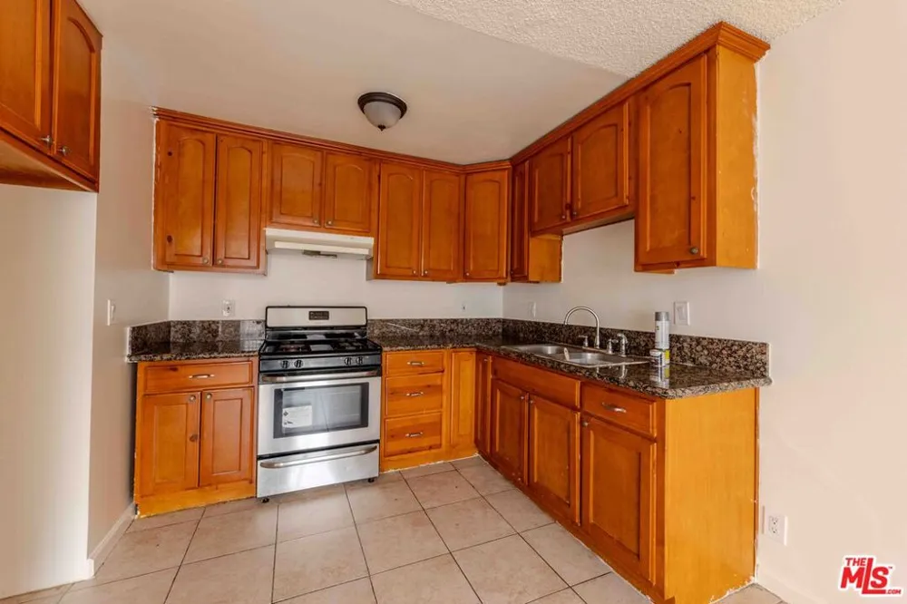 947 S Westmoreland Avenue #203 Los Angeles, CA 90006