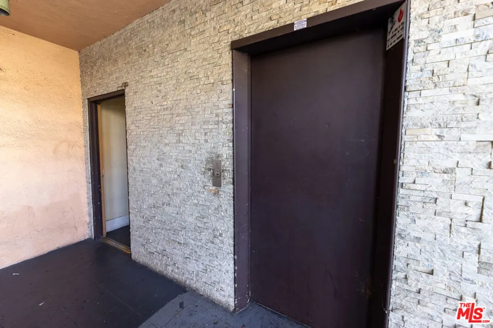 947 S Westmoreland Avenue #203 Los Angeles, CA 90006