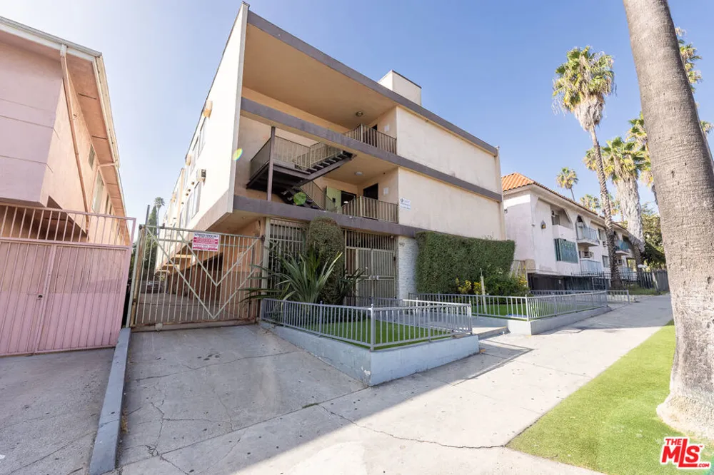 947 S Westmoreland Avenue #203 Los Angeles, CA 90006