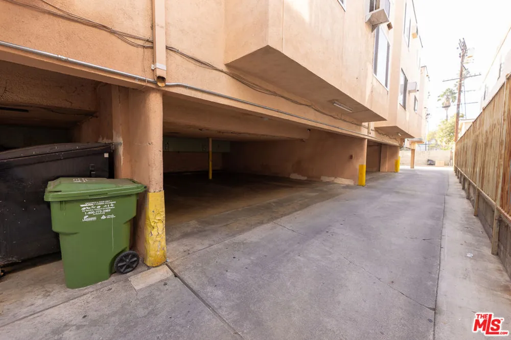 947 S Westmoreland Avenue #203 Los Angeles, CA 90006