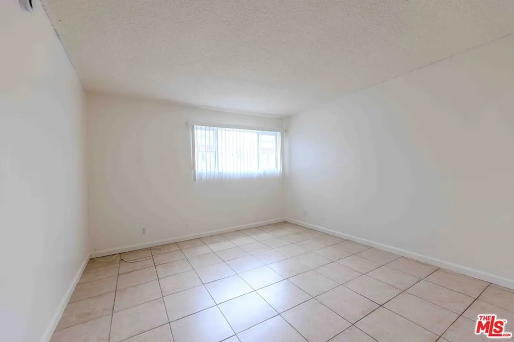 947 S Westmoreland Avenue #203 Los Angeles, CA 90006