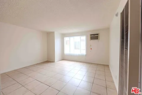 947 S Westmoreland Avenue #203