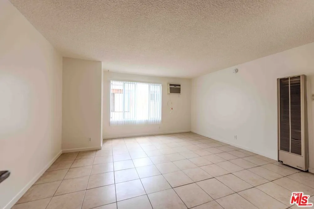 947 S Westmoreland Avenue #203 Los Angeles, CA 90006