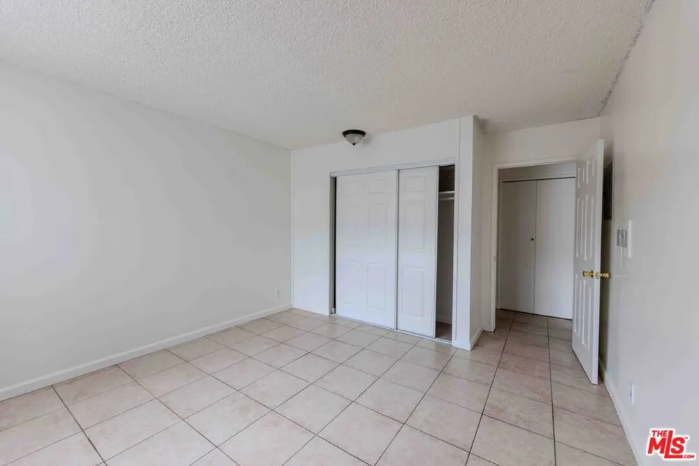 947 S Westmoreland Avenue #203 Los Angeles, CA 90006