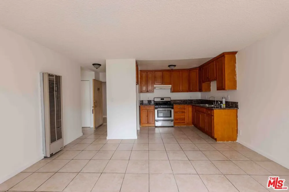 947 S Westmoreland Avenue #203 Los Angeles, CA 90006