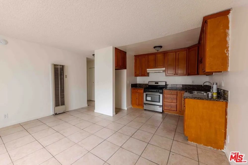 947 S Westmoreland Avenue #203 Los Angeles, CA 90006