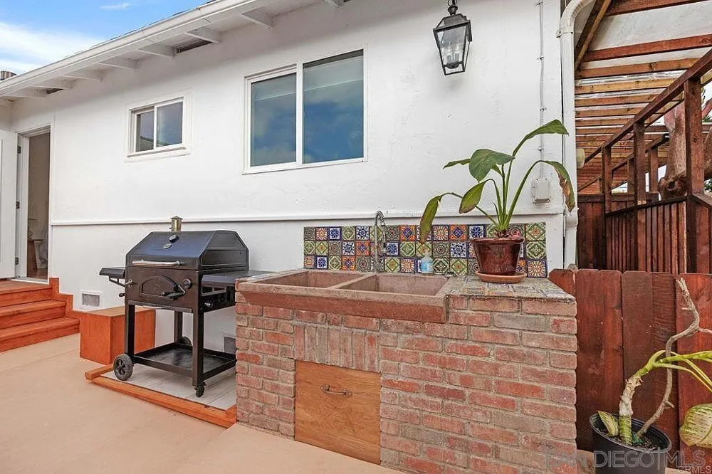 1204 California St Oceanside, CA 92054