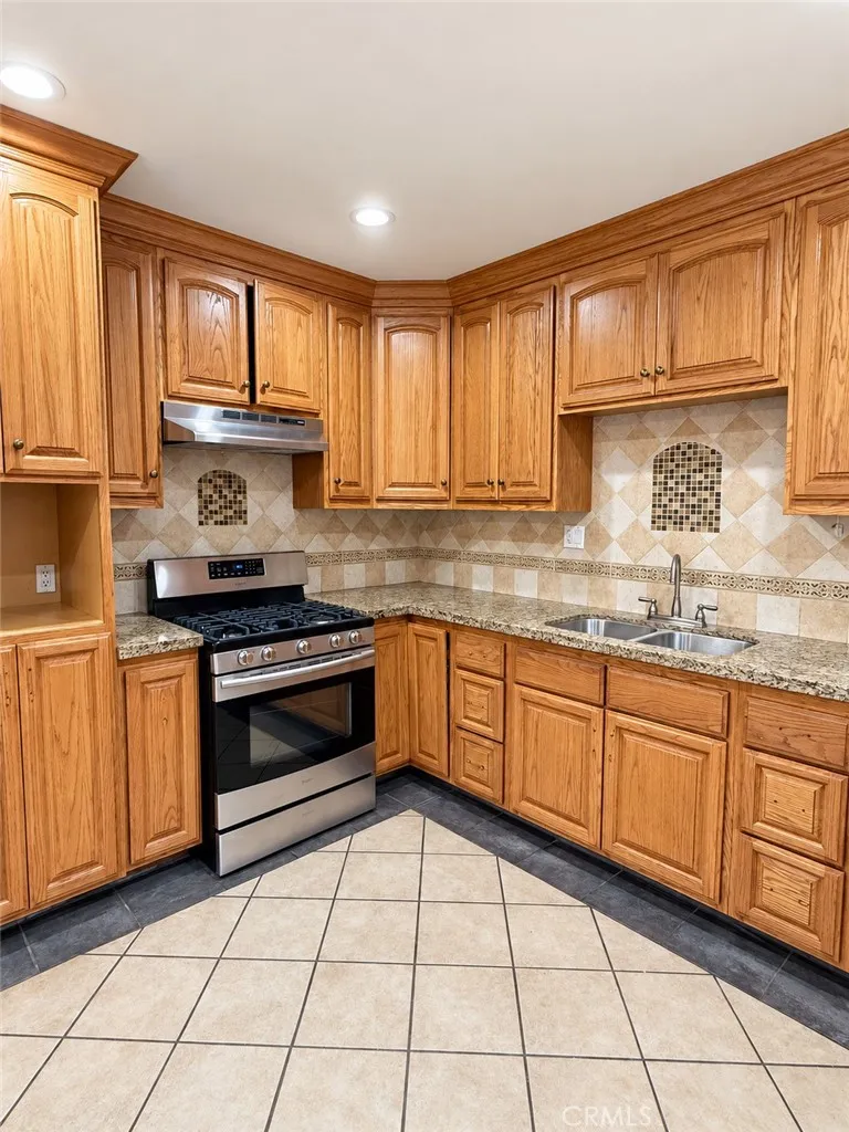 7881 Claybeck Avenue Sun Valley, CA 91352
