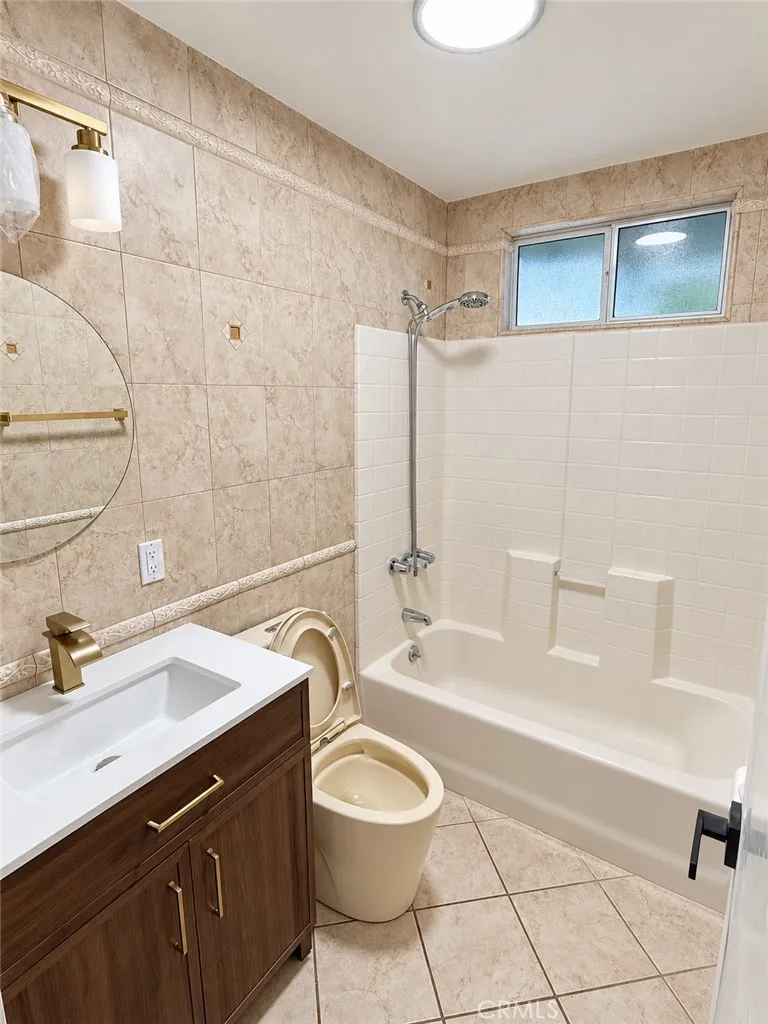 7881 Claybeck Avenue Sun Valley, CA 91352