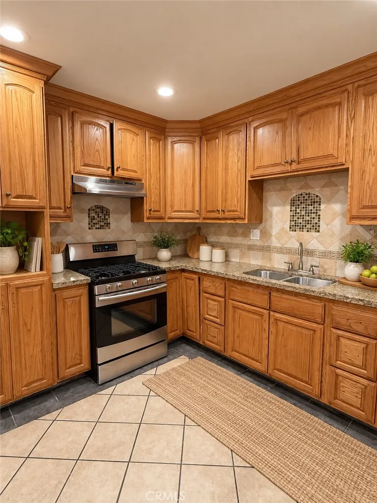 7881 Claybeck Avenue Sun Valley, CA 91352