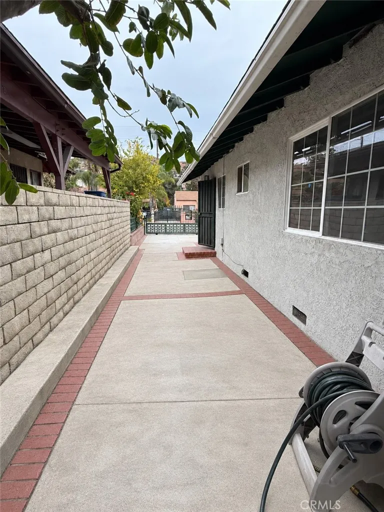 7881 Claybeck Avenue Sun Valley, CA 91352