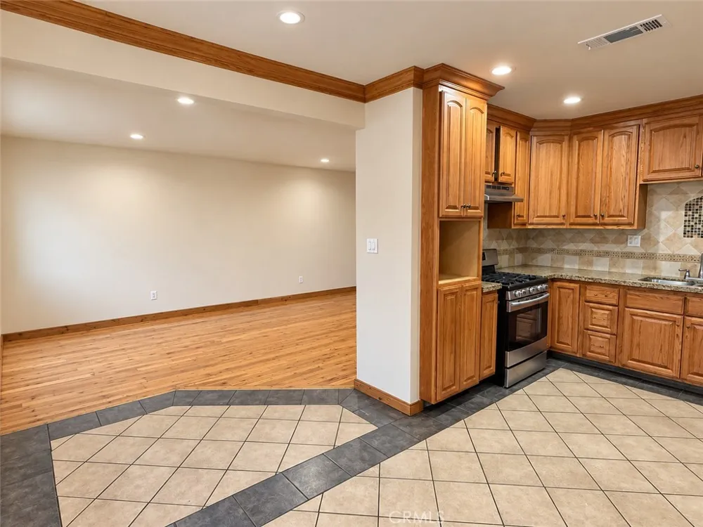 7881 Claybeck Avenue Sun Valley, CA 91352