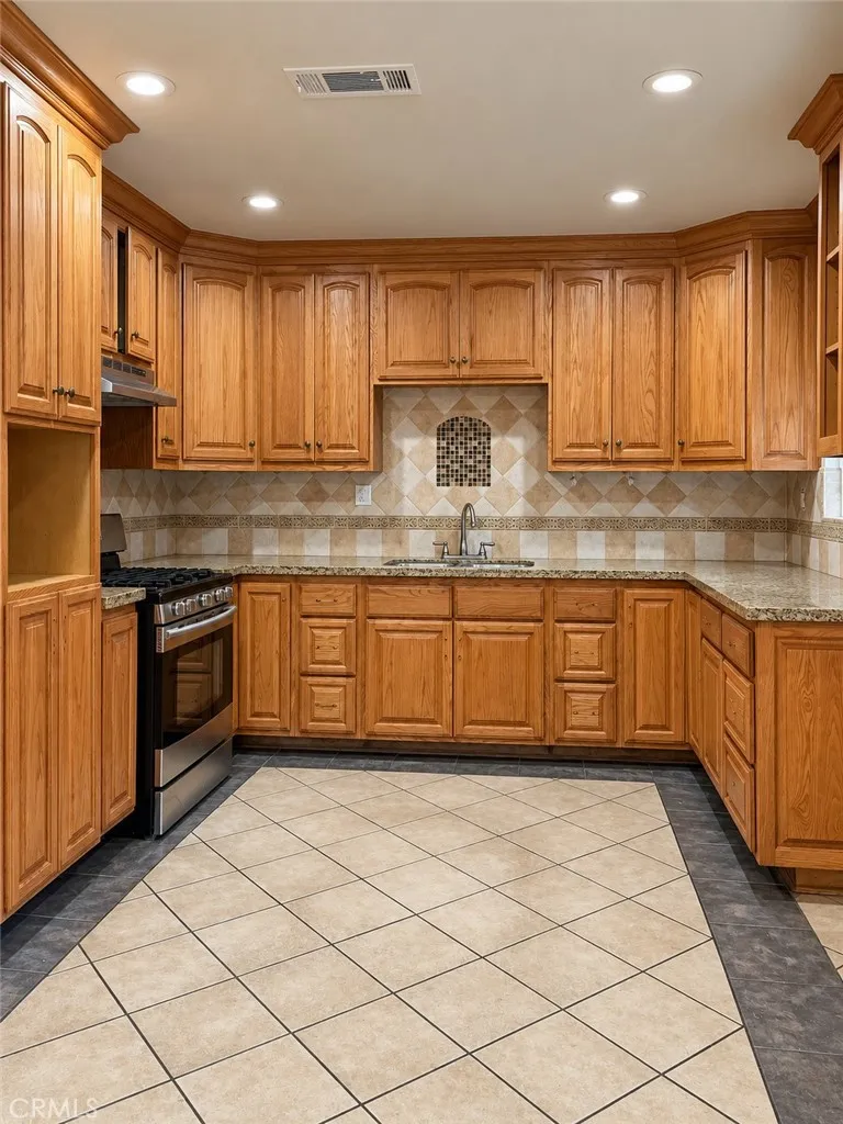 7881 Claybeck Avenue Sun Valley, CA 91352