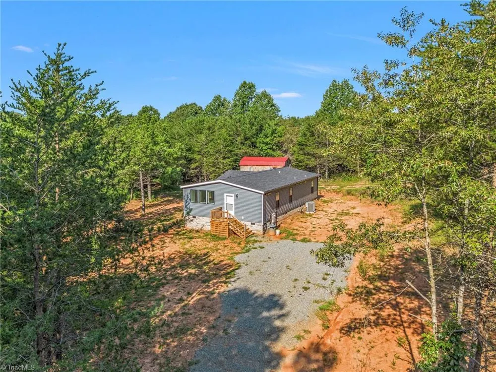 4228 Feather Pond Drive East Bend, NC 27018