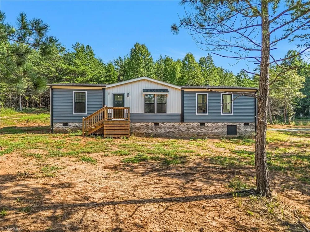 4228 Feather Pond Drive East Bend, NC 27018