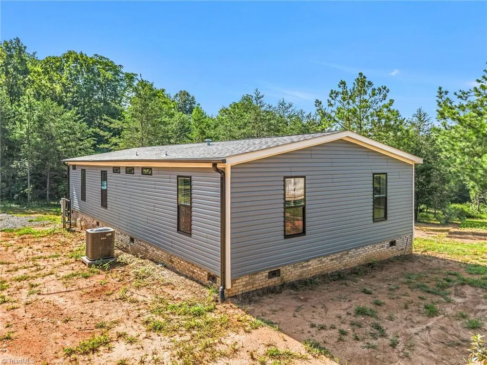 4228 Feather Pond Drive East Bend, NC 27018