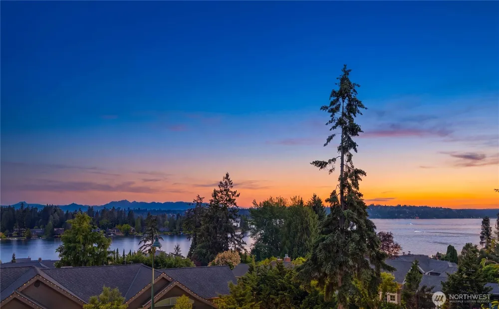 4218 92nd Avenue NE Yarrow Point, WA 98004