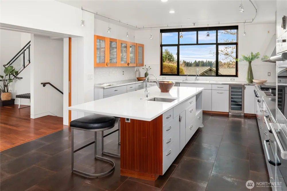 4218 92nd Avenue NE Yarrow Point, WA 98004