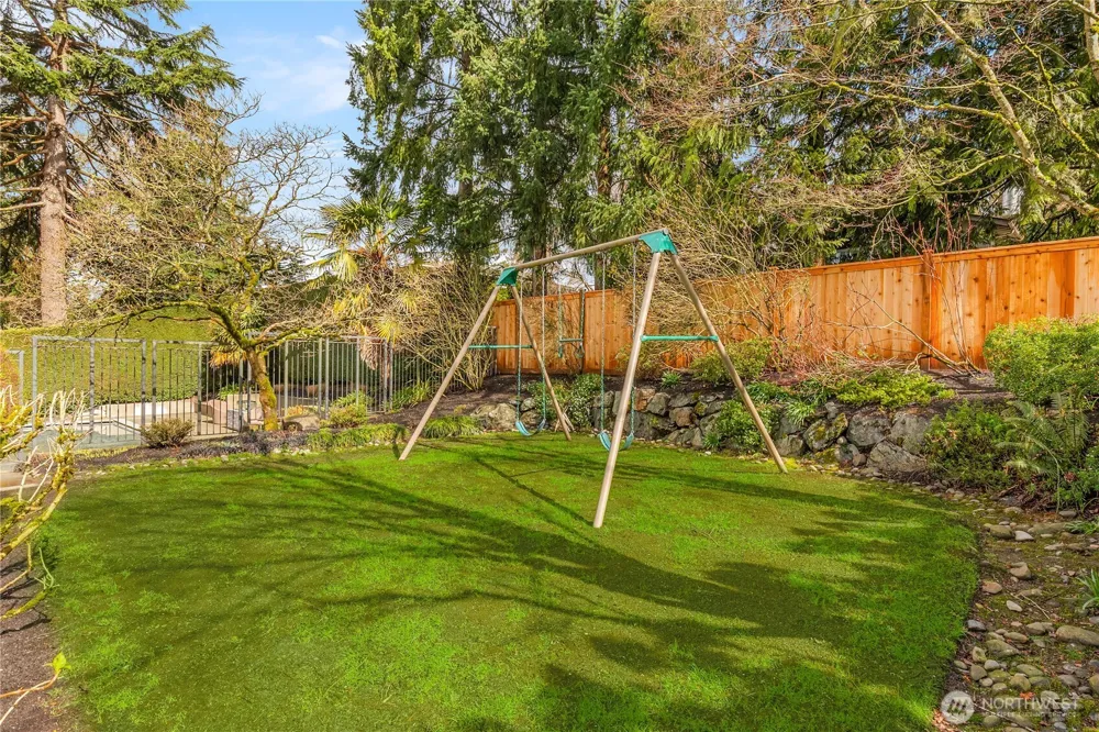 4218 92nd Avenue NE Yarrow Point, WA 98004