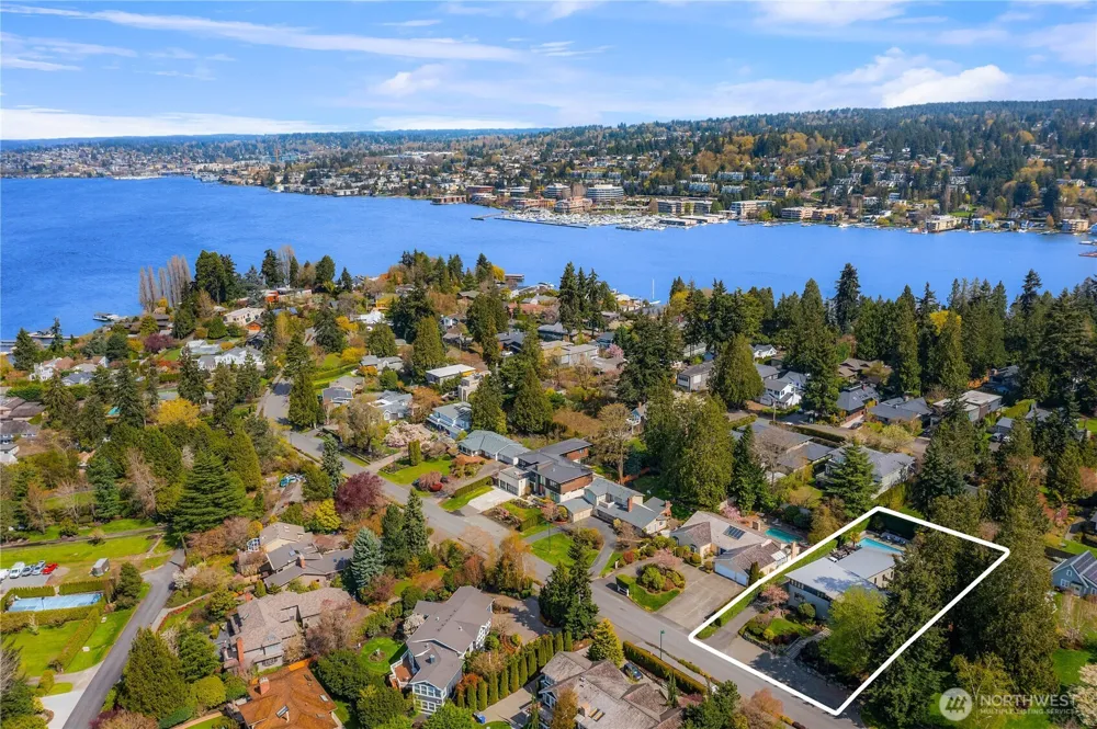 4218 92nd Avenue NE Yarrow Point, WA 98004