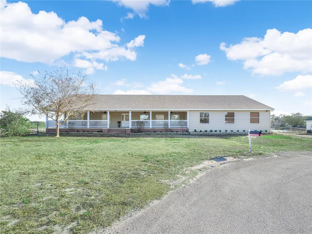 124 PANGOLA DRIVE Winter Haven, FL 33880