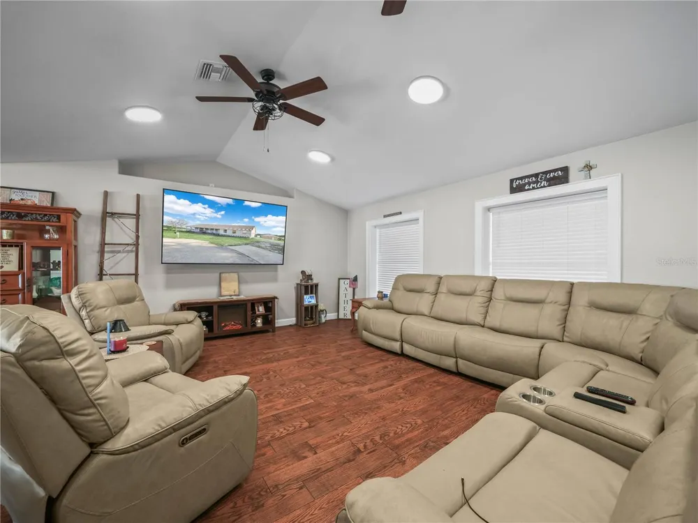 124 PANGOLA DRIVE Winter Haven, FL 33880