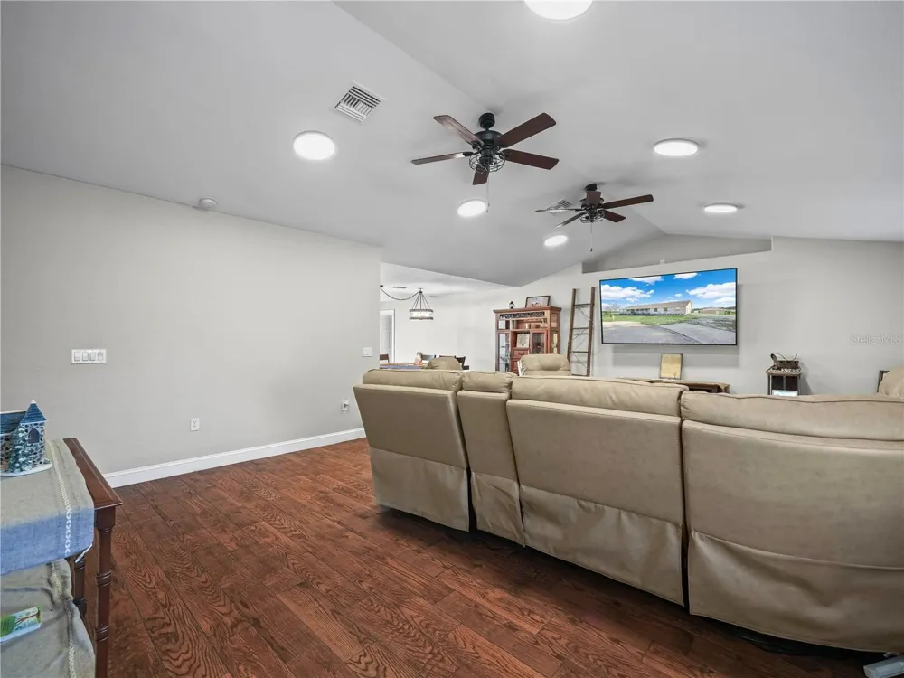 124 PANGOLA DRIVE Winter Haven, FL 33880