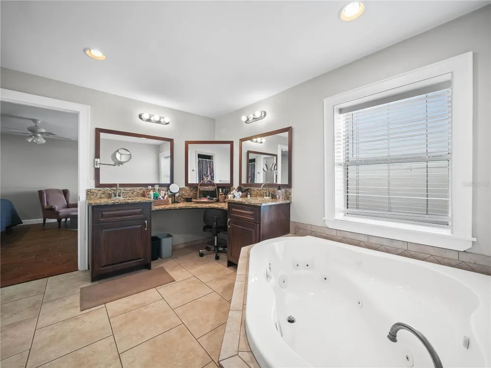 124 PANGOLA DRIVE Winter Haven, FL 33880