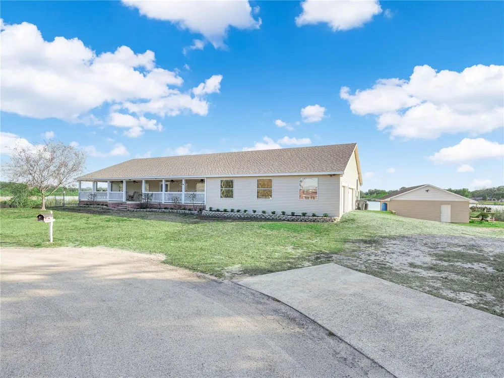 124 PANGOLA DRIVE Winter Haven, FL 33880