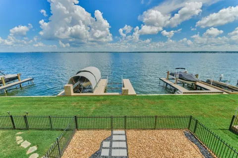 4 Regency Point