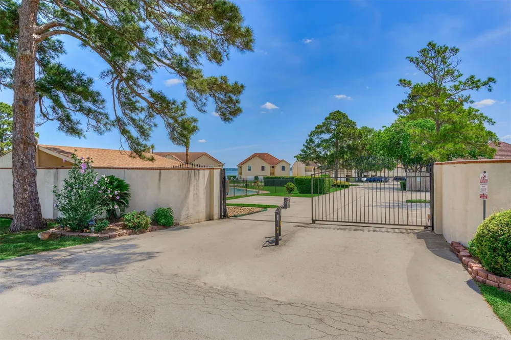 4 Regency Point Montgomery, TX 77356