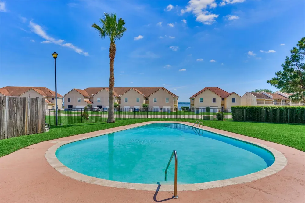 4 Regency Point Montgomery, TX 77356