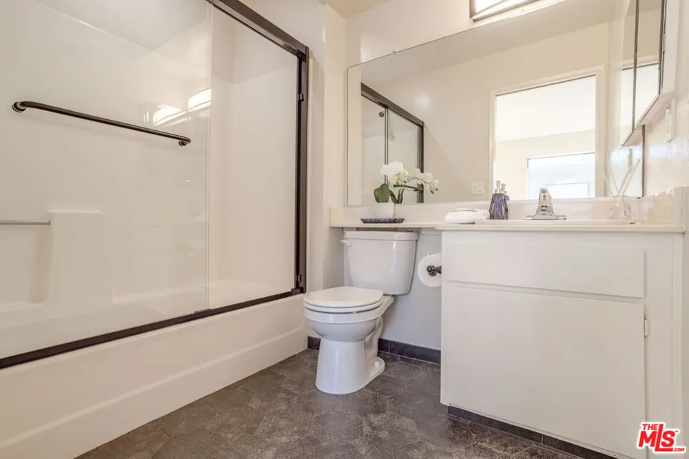 9140 Burnet Avenue #15 North Hills, CA 91343