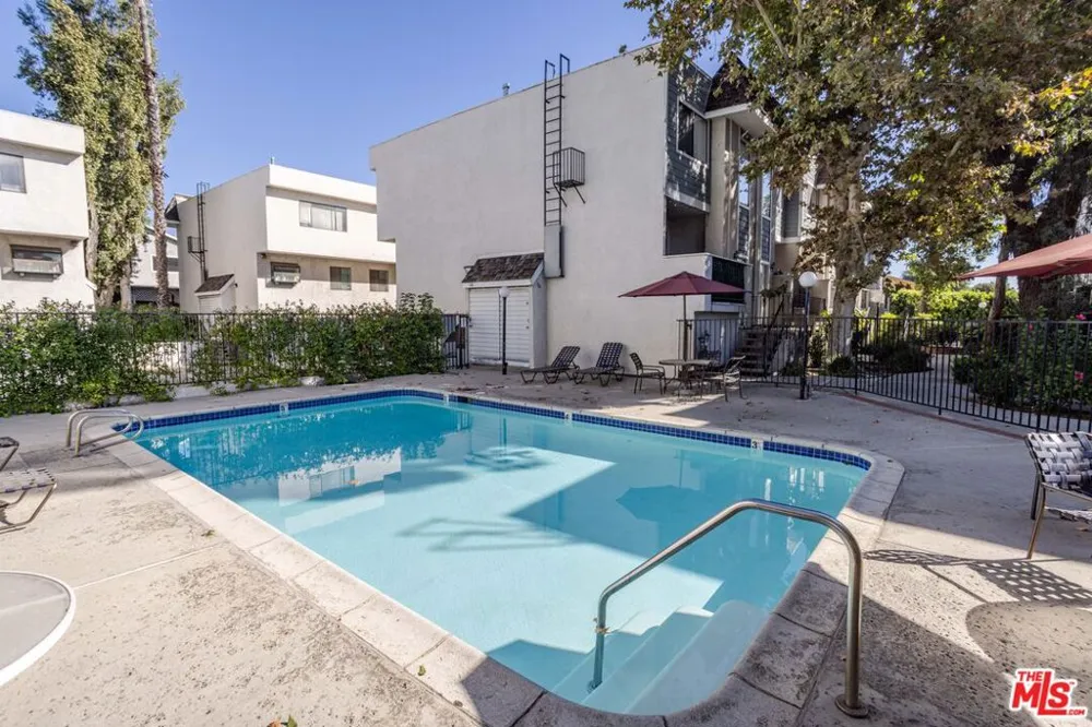 9140 Burnet Avenue #15 North Hills, CA 91343