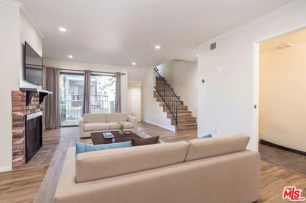 9140 Burnet Avenue #15 North Hills, CA 91343