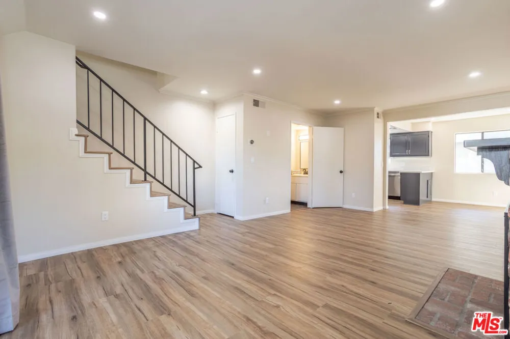 9140 Burnet Avenue #15 North Hills, CA 91343