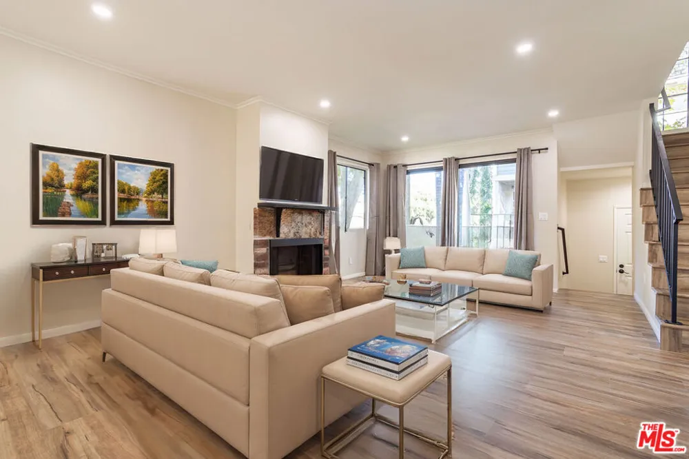 9140 Burnet Avenue #15 North Hills, CA 91343
