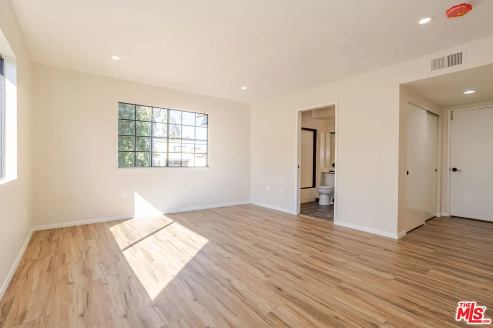 9140 Burnet Avenue #15 North Hills, CA 91343
