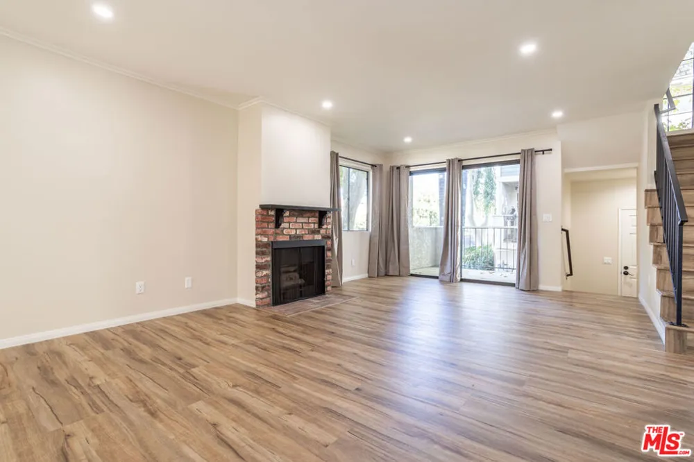 9140 Burnet Avenue #15 North Hills, CA 91343