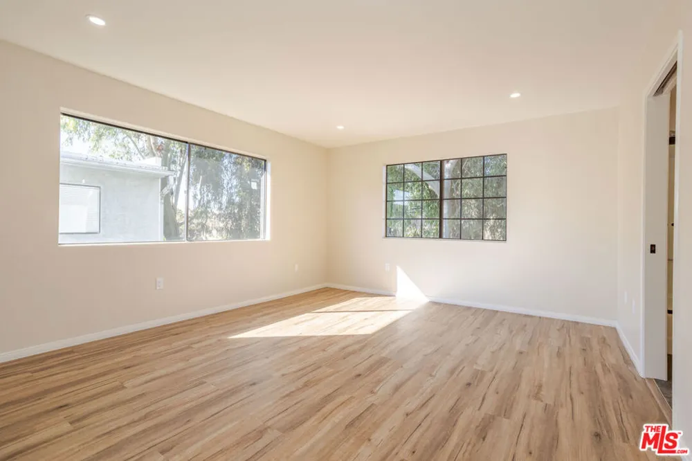 9140 Burnet Avenue #15 North Hills, CA 91343